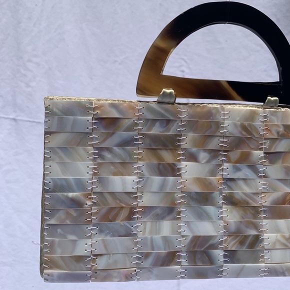 Seashell bag with Faux Tortoise Handle - Picture 1 of 6